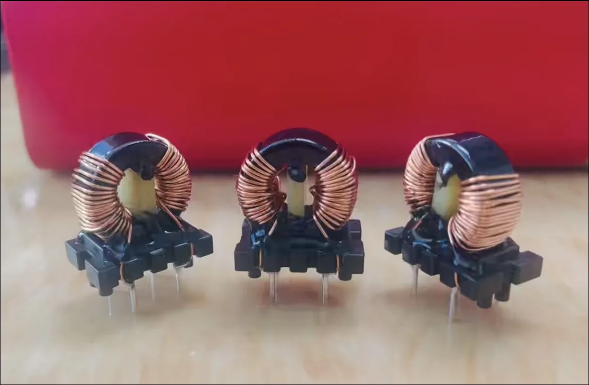 Three CMPT20128-35mH vertical common-mode chokes standing on four-pin bases